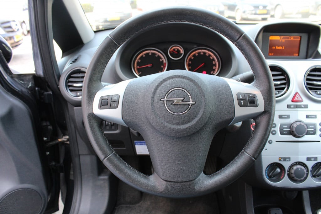 Opel Corsa 1.2-16v cosmo