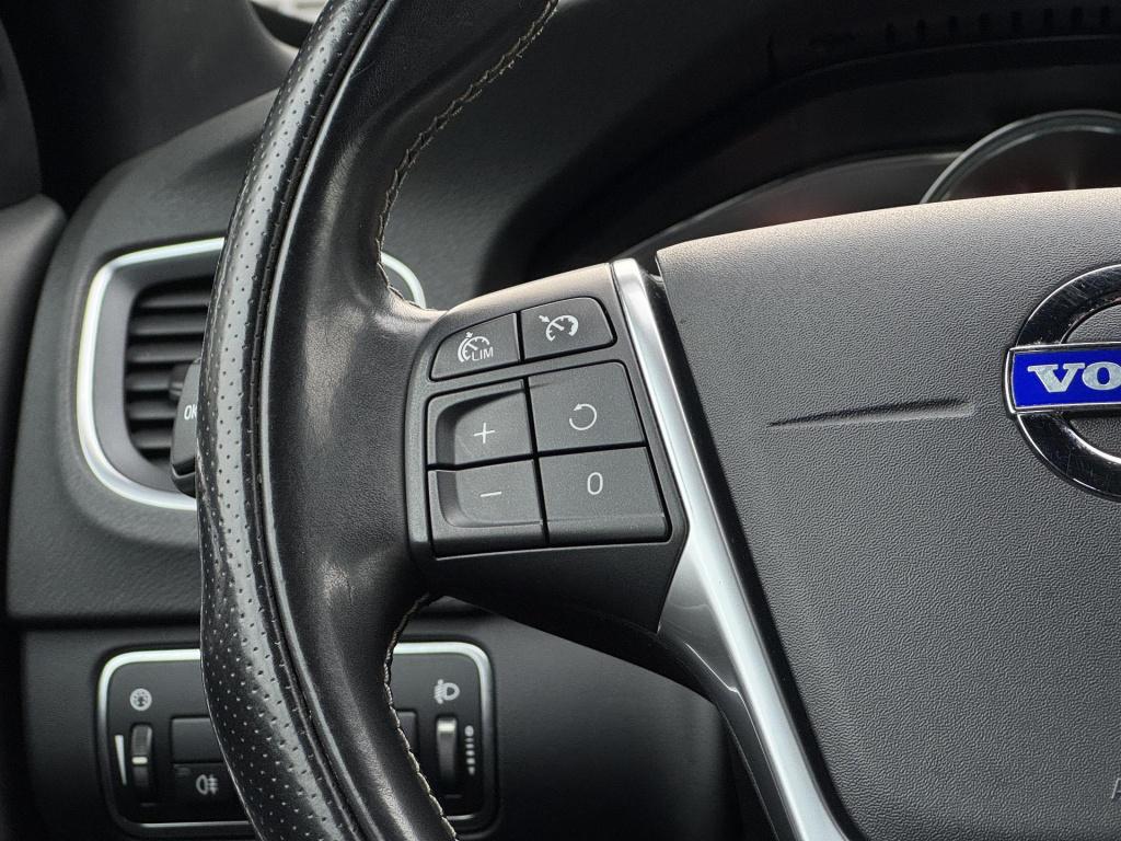 Volvo V60 1.6 t3 r-design nl-auto, automaat incl. trekhaak afneembaar!