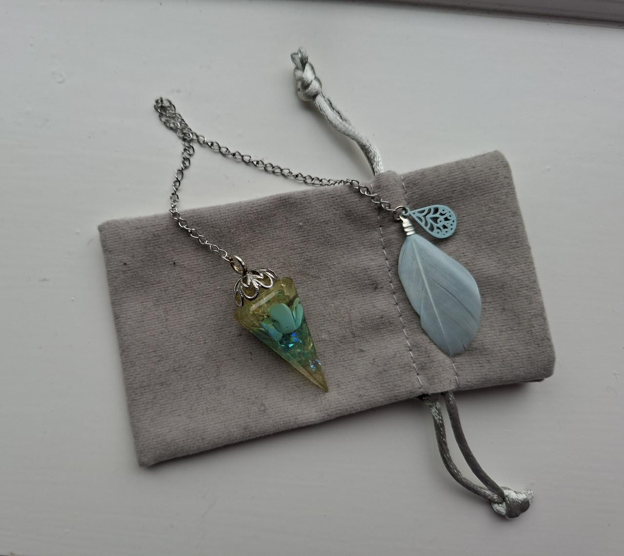 Nieuwe pendel met edelstenen