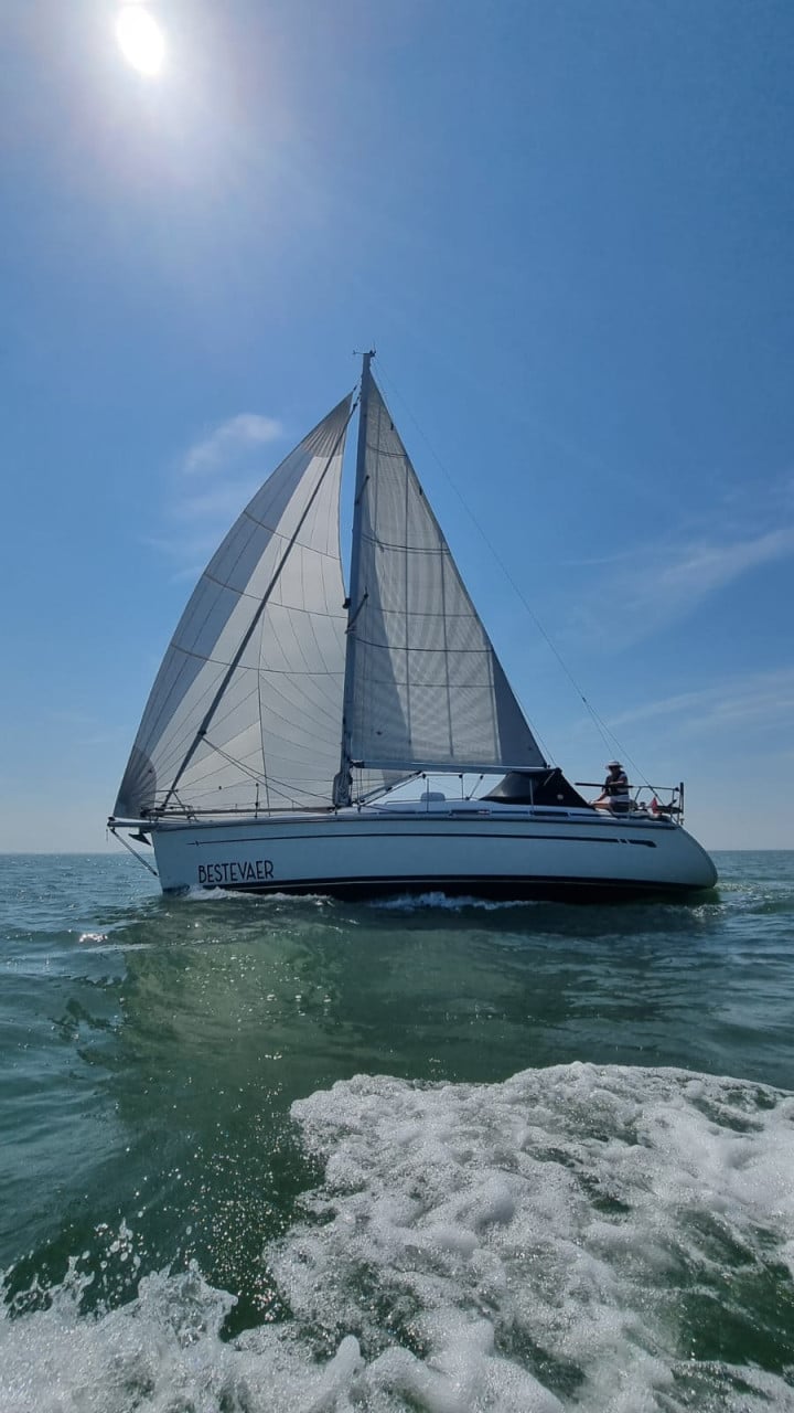 Prachtige zeilboot Bavaria 32