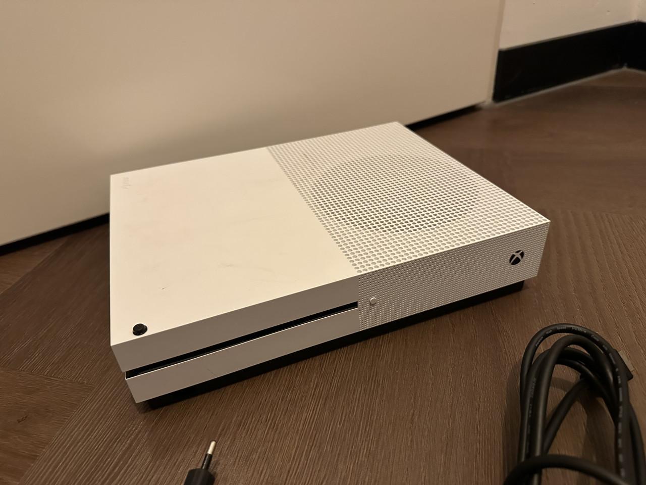 Xbox One S