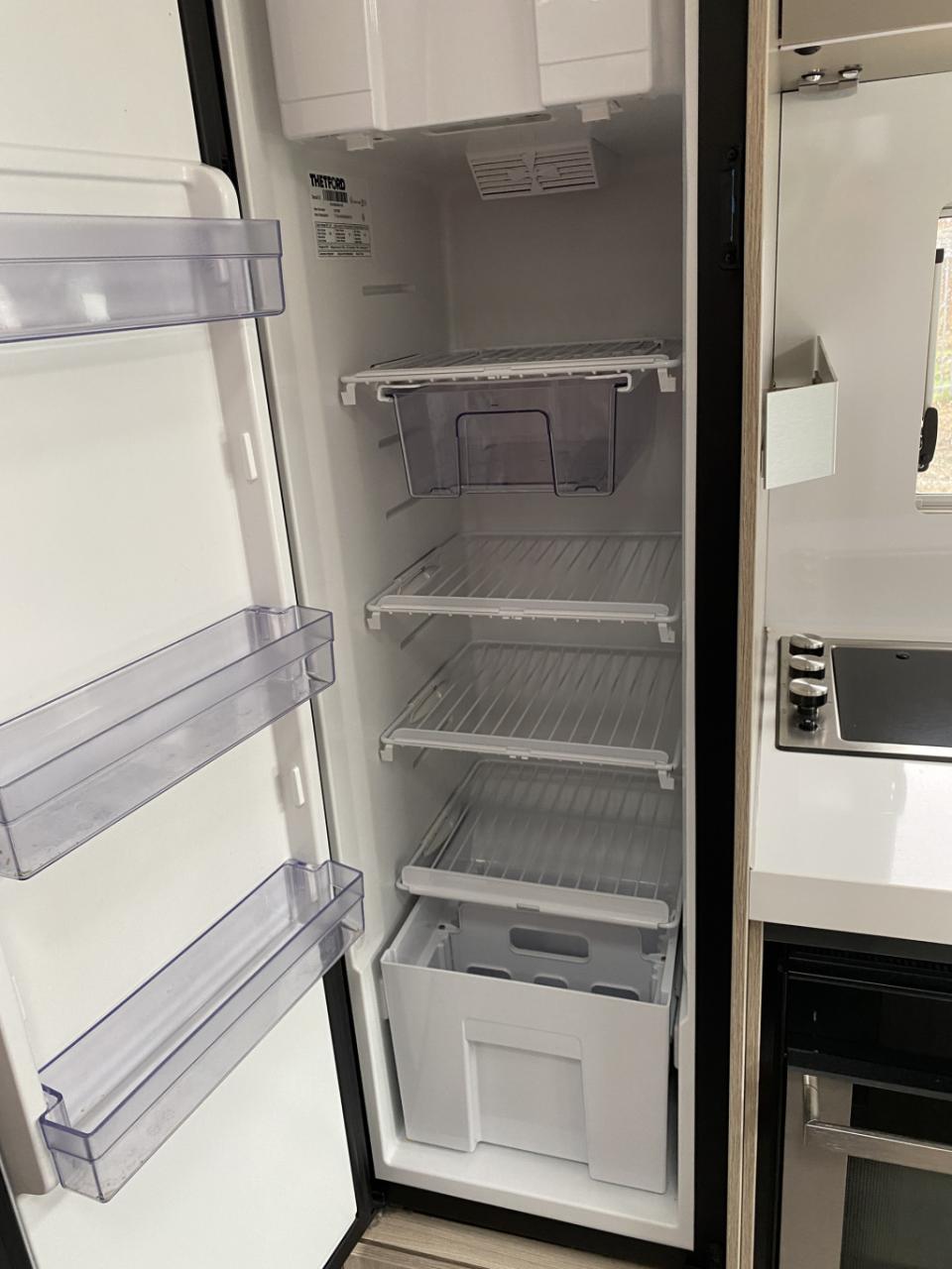 Adria Onbekend compact dl