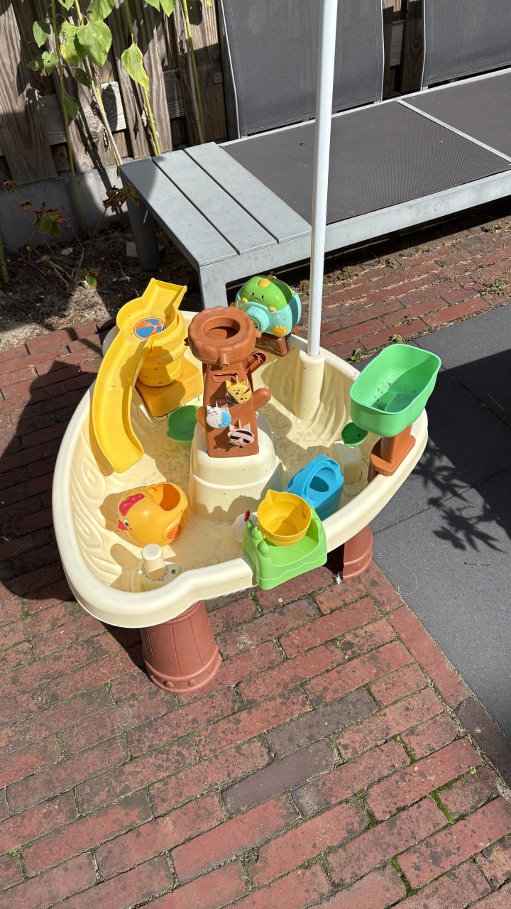 Step2 watertafel met parasol – nette staat