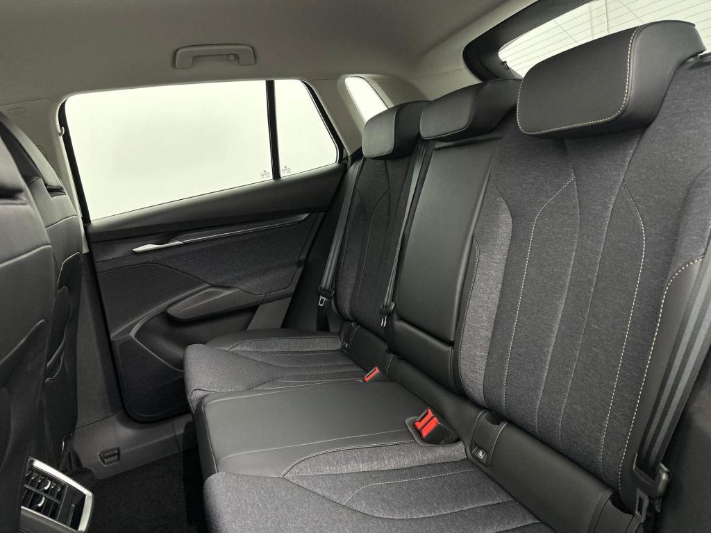 Skoda Elroq business edition elektromotor 150 kw / 204 pk suv