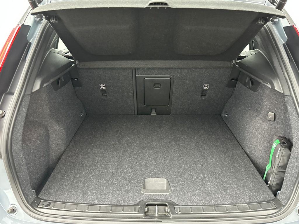 Volvo XC40 t5 262pk recharge r-design| pano| 360camera| ada.cruise| keyless