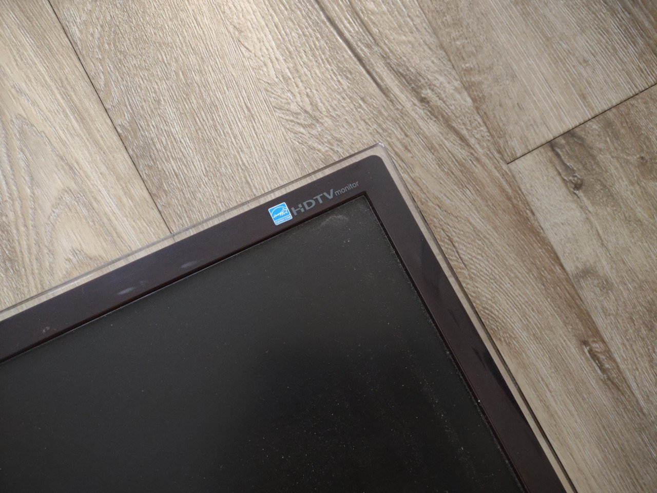 Nette Samsung HD tv met standaard. Samsung monitor led HDTV.