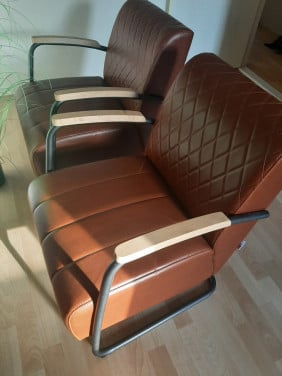 2 lounge stoelen, kleur bruin, merk RV design