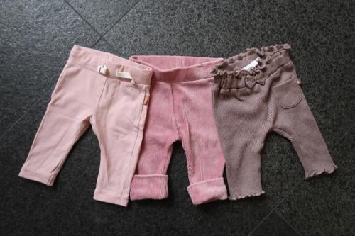 3 baby broekjes zonder sokjes in maatje 56, samen voor €2,00