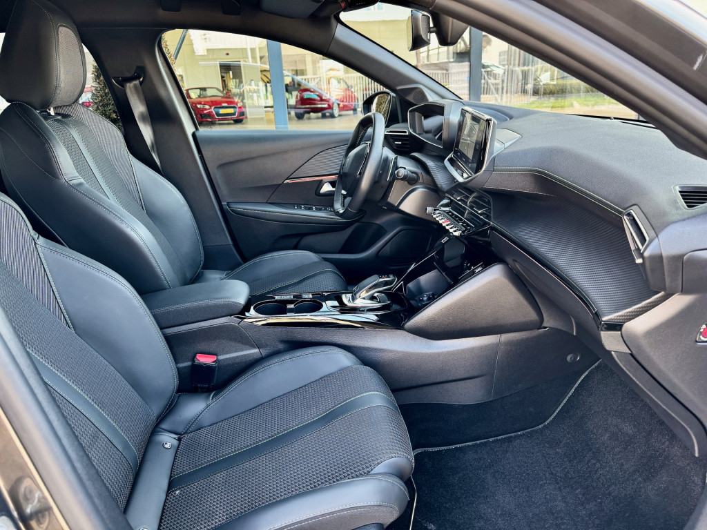 Peugeot 208 1.2 puretech gt navi ecc cruise camera