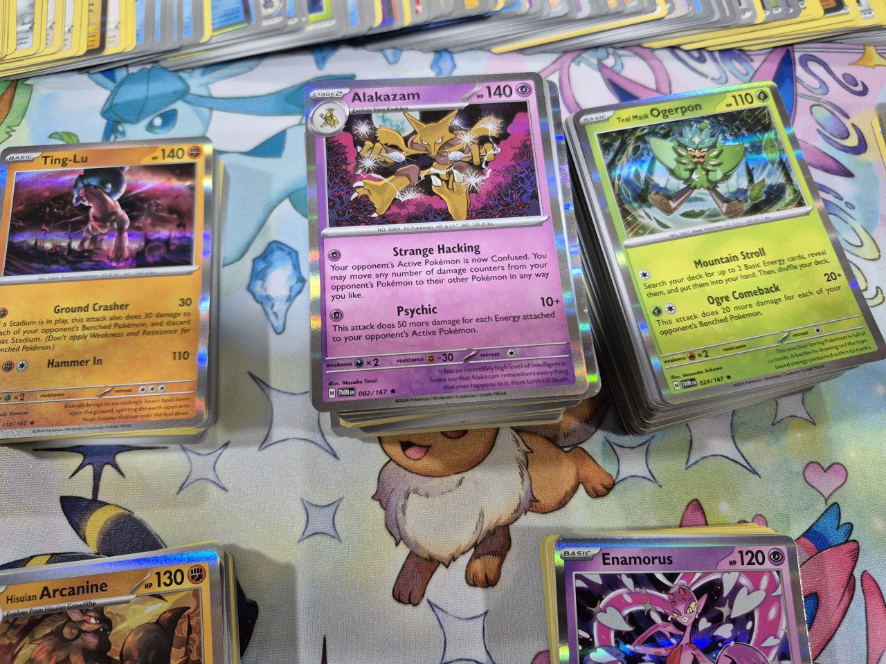 Mooie partij van 800 pokemon kaarten. Holo's en normale