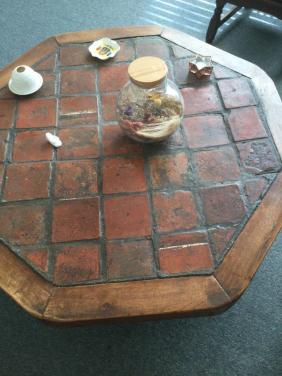 Plavuizen salon tafel