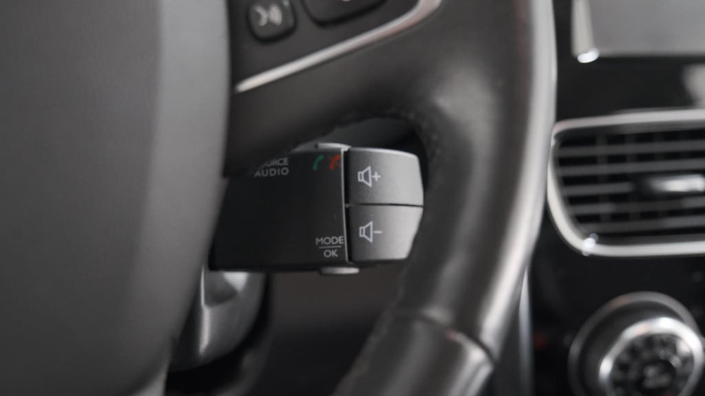 Renault Clio estate tce 90 intens | trekhaak | navigatie | parkeersensoren 