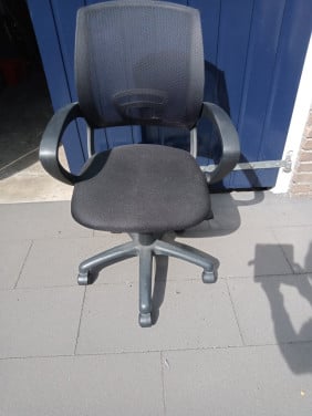 Zwarte buteaustoel