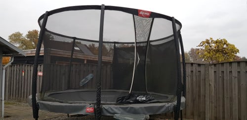 Berg trampoline 380 champion incl trap en (nieuw) afdekzeil