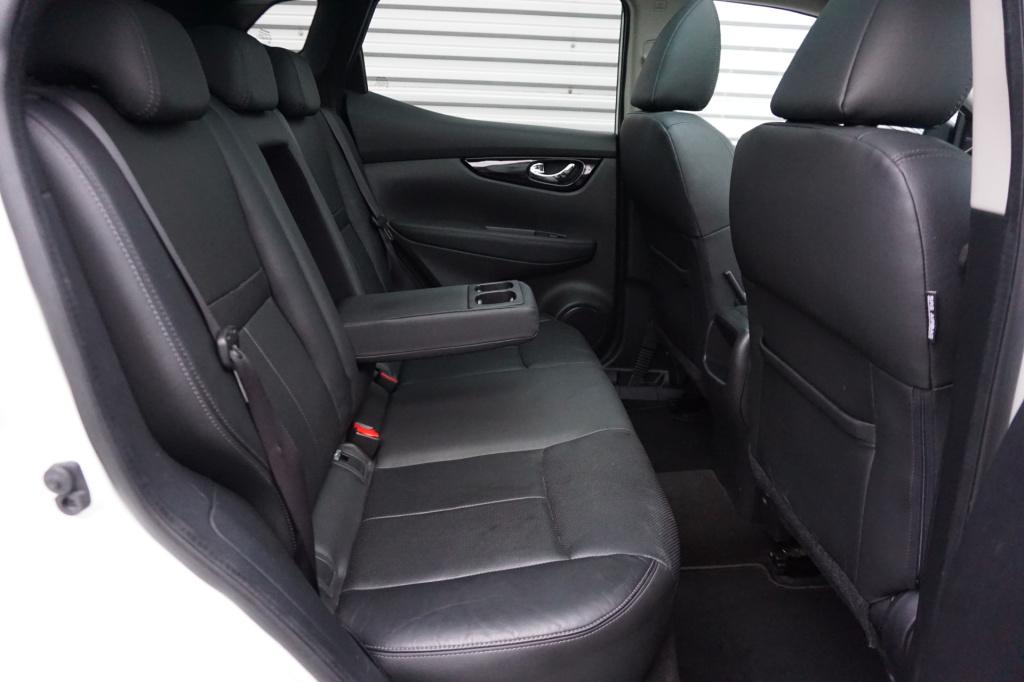 Nissan Qashqai 1.2 premier edition climate / navi / camera / dab / cruise /