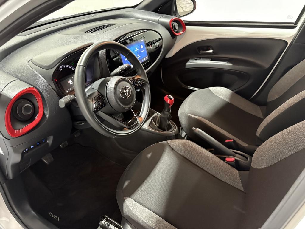 Toyota Aygo x 1.0 vvt-i mt play | camera | apple carplay |