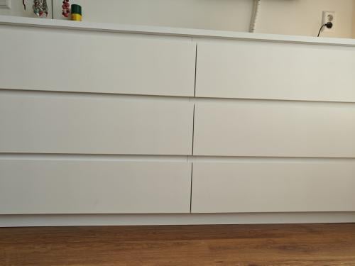 Witte ladenkast