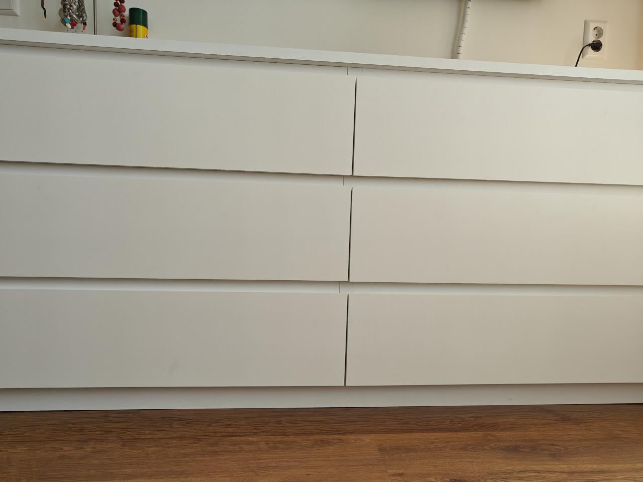 Witte ladenkast