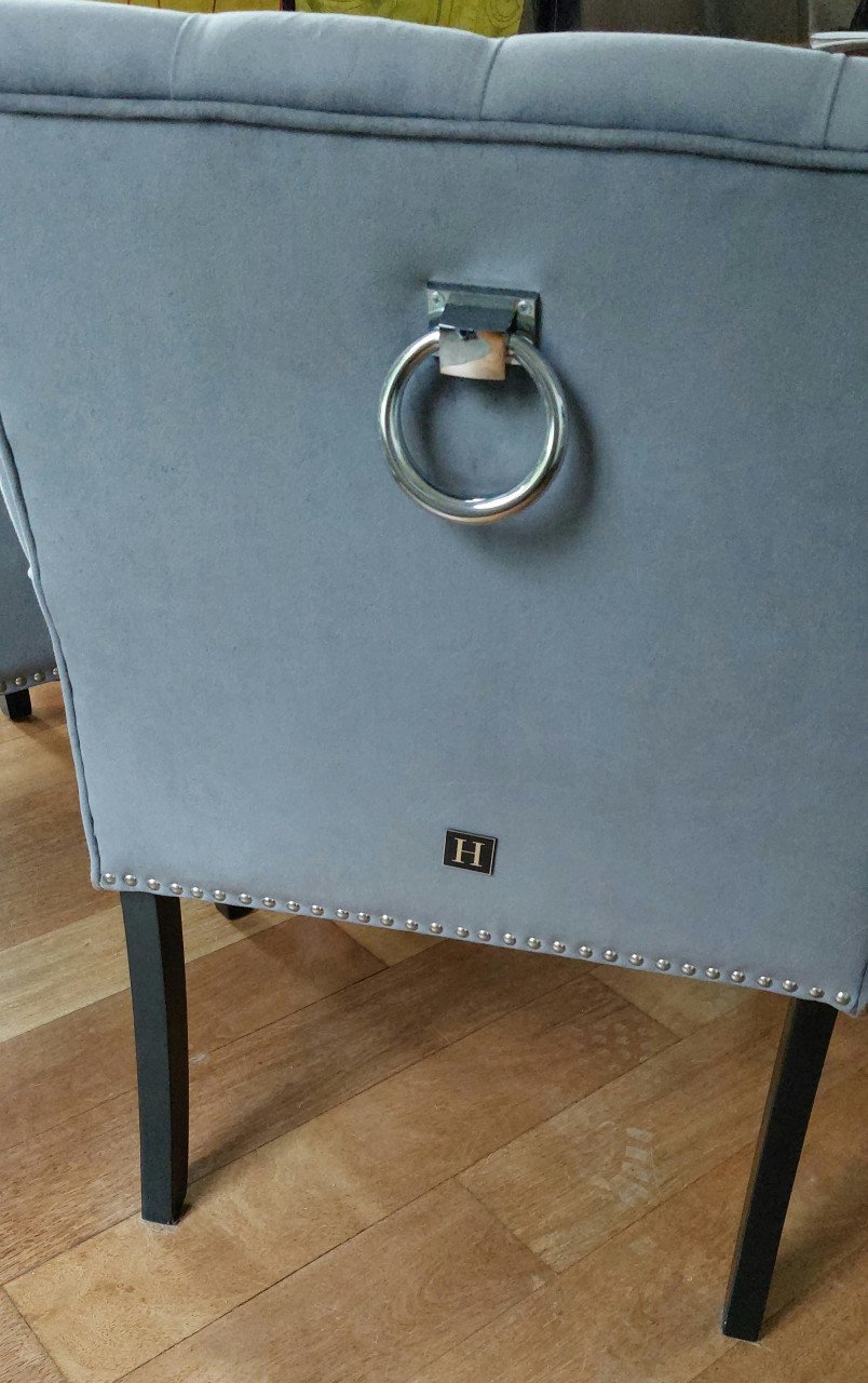 2 eetkamerstoelen/fauteuils gecapitonneerd