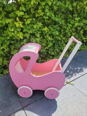 Houten poppenwagen