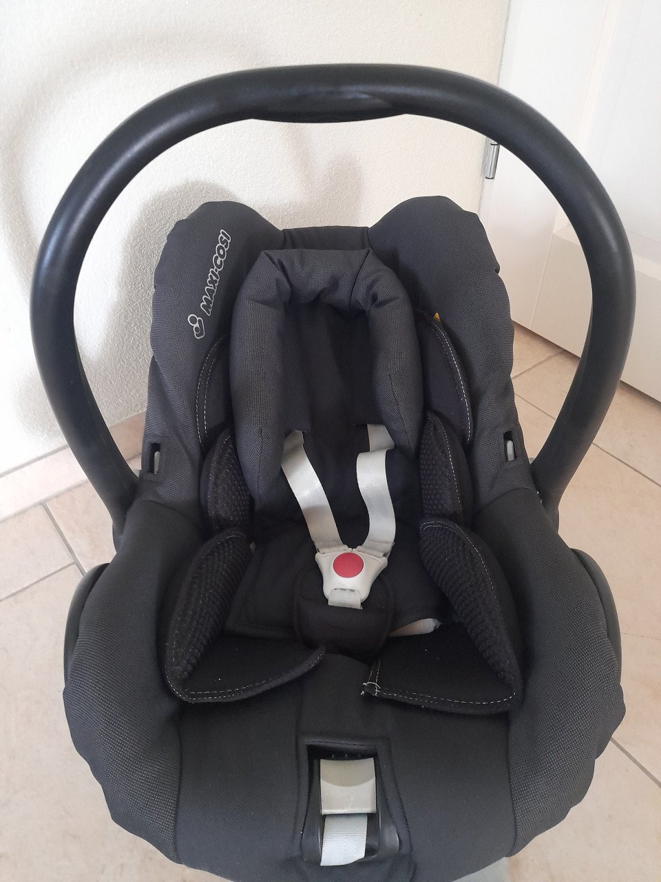 Maxi - cosi autostoel ( 0 / 9 mnd. )  in goede nette staat !