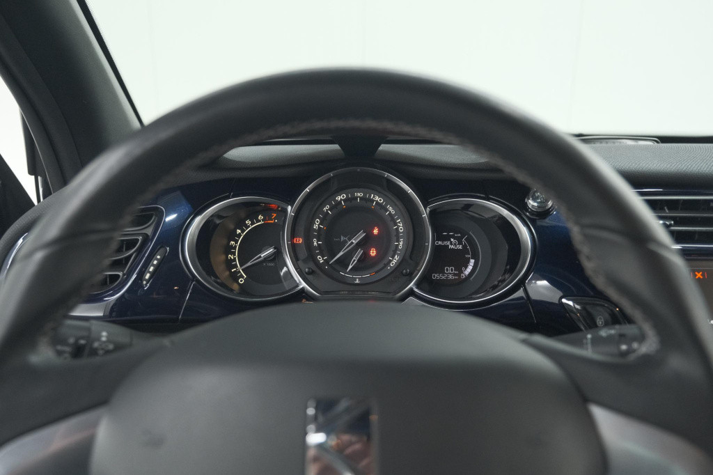 Ds Ds 3 puretech 110 so chic | camera | navigatie | parkeersensoren | clima