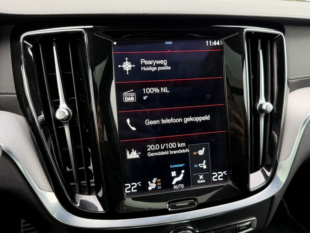 Volvo V60 t6 340pk recharge r-design| panodak| adap.cruise| 360camera| tre