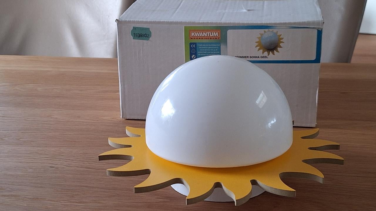 Nieuw in doos plafonnièr Sona geel