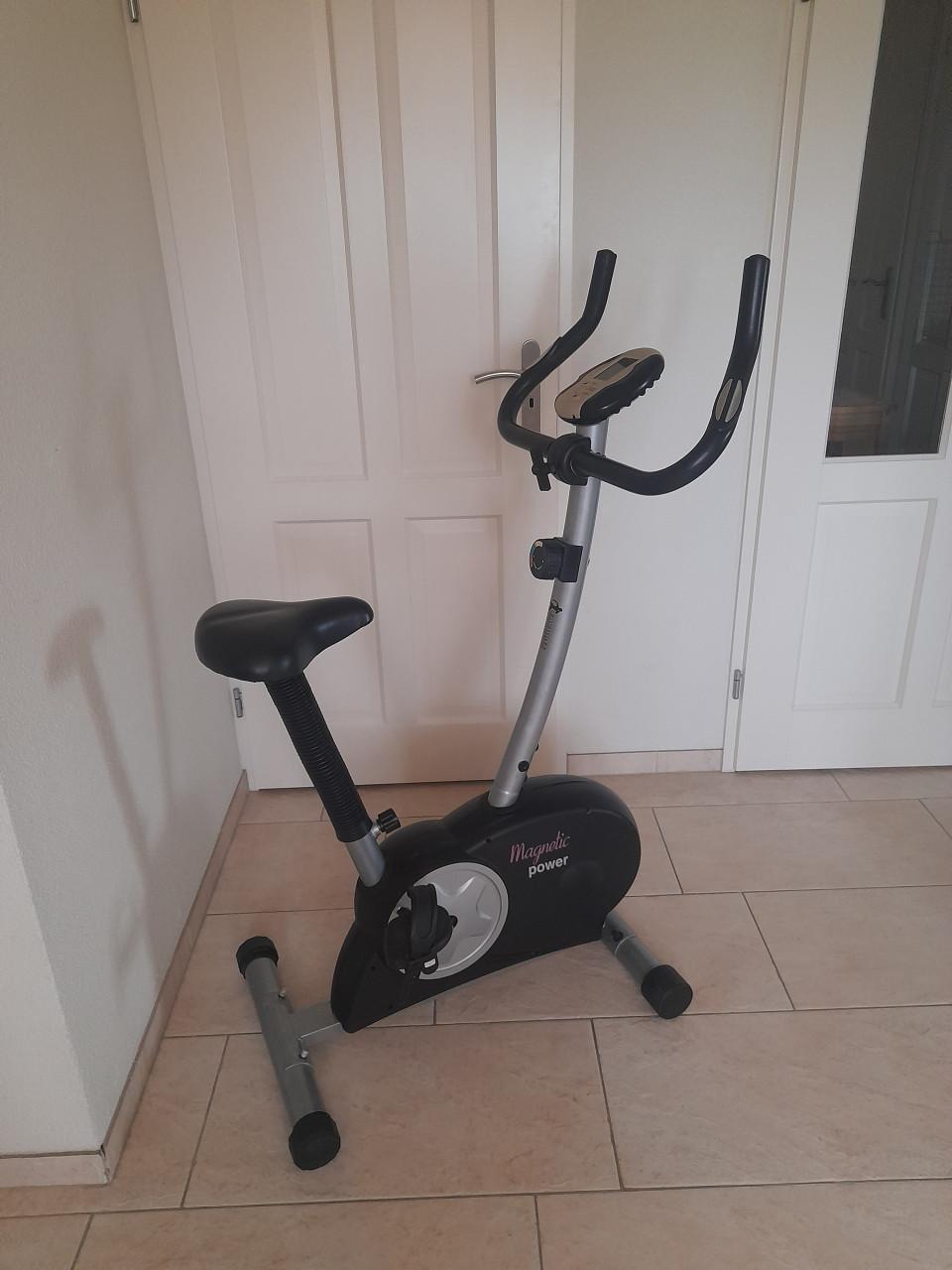 Hometrainer (werkt naar behoren) in zwaarte verstelbaar!