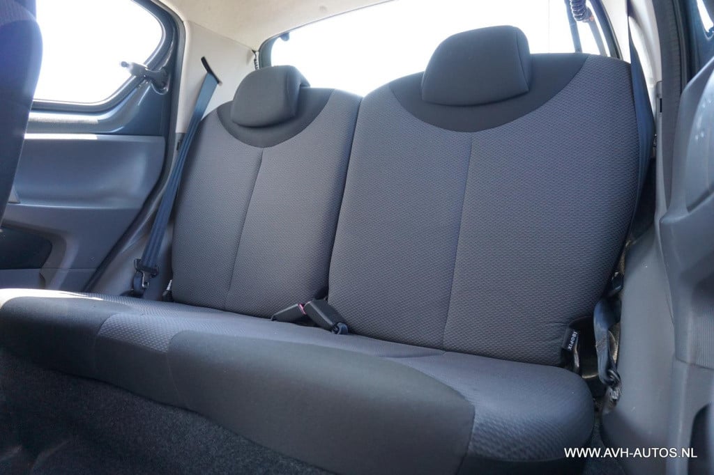 Toyota Aygo 1.0-12v sport