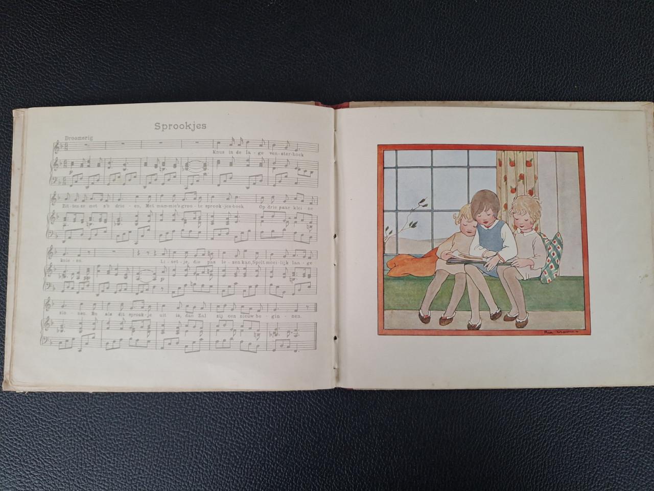 Antiek kinder/liedjesboek "Liedjes uit mijn liefste hoekje" van Rie Cramer