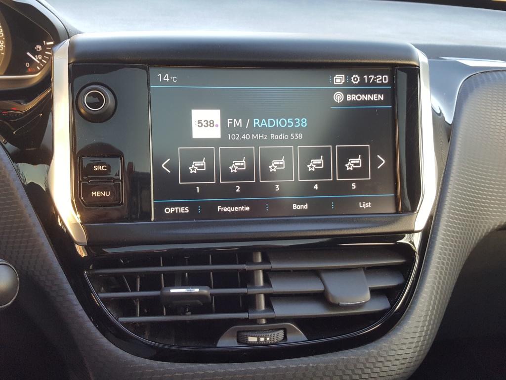 Peugeot 2008 1.2 puretech 110pk allure trekhaak | apple carplay & android a