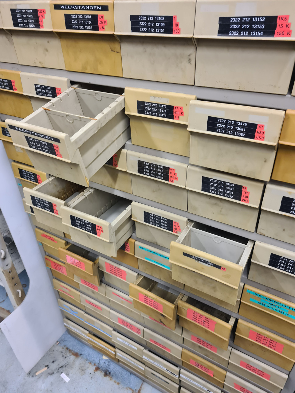 Archiefkast magazijn werkplaatskast kantoor ahrend  lockerkast