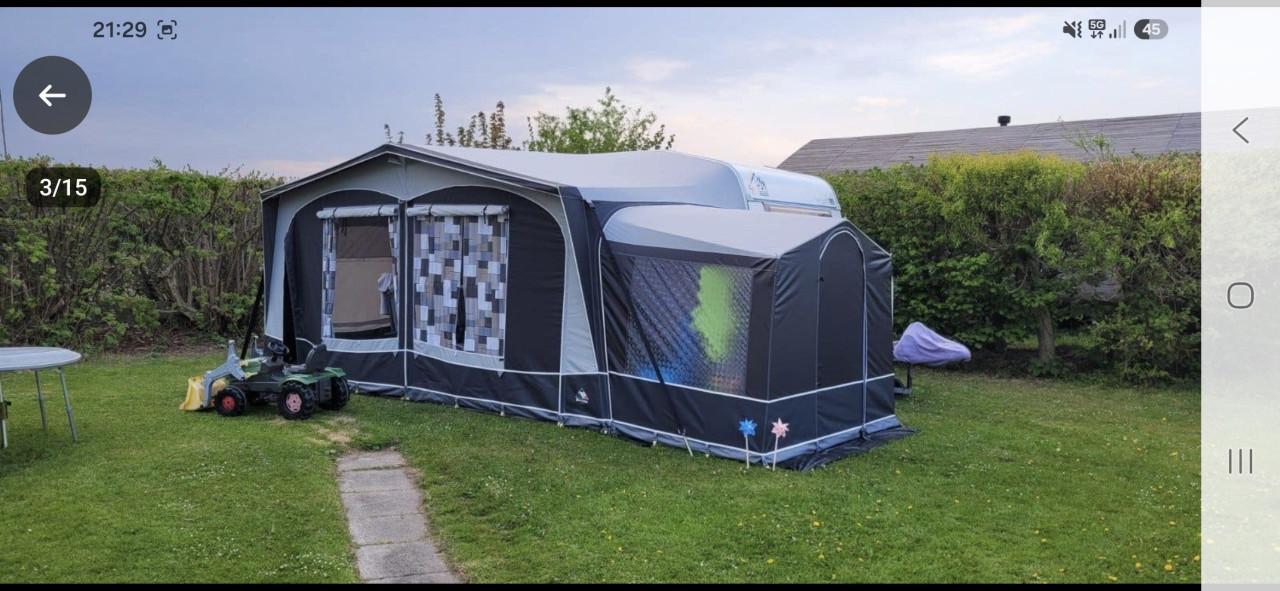 Knaus Blue Line 400 TK uit 2002 met voortent