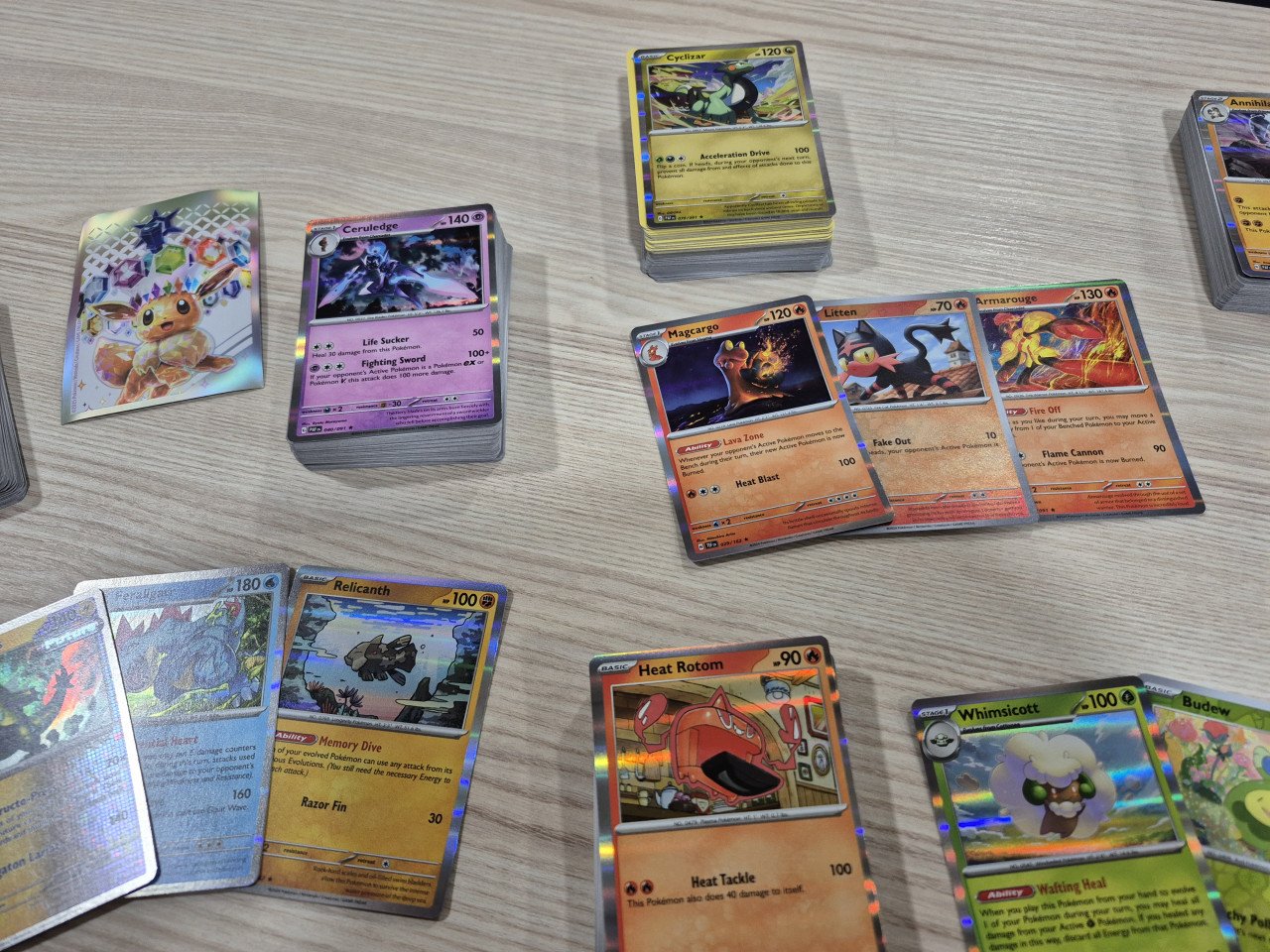 Hele mooie partij van 500+ pokemon kaarten.