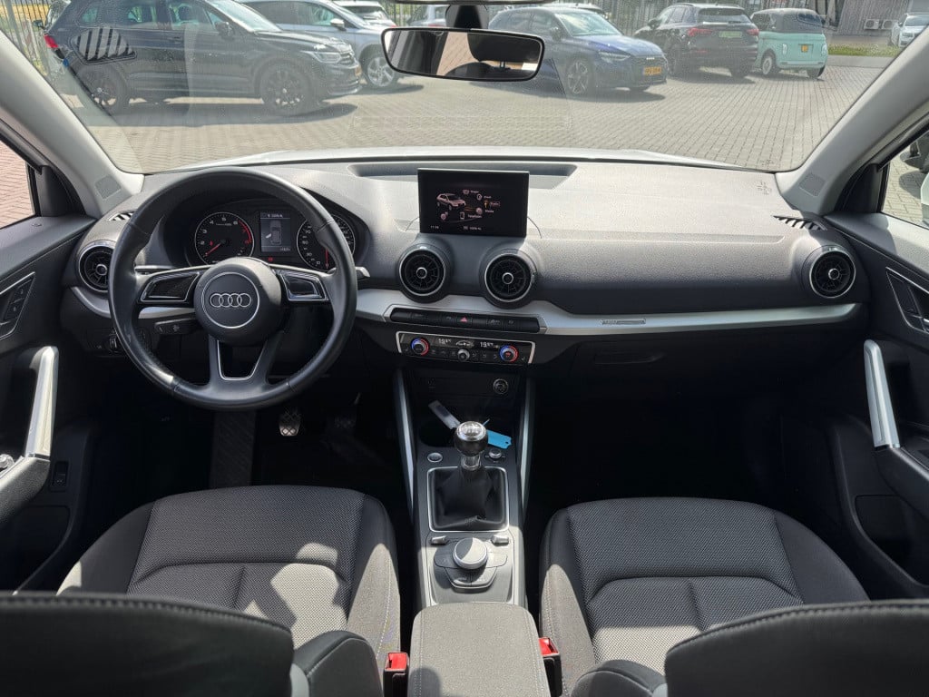 Audi Q2 30 tfsi sport * keyless * stoelverwarming * pdc 2x