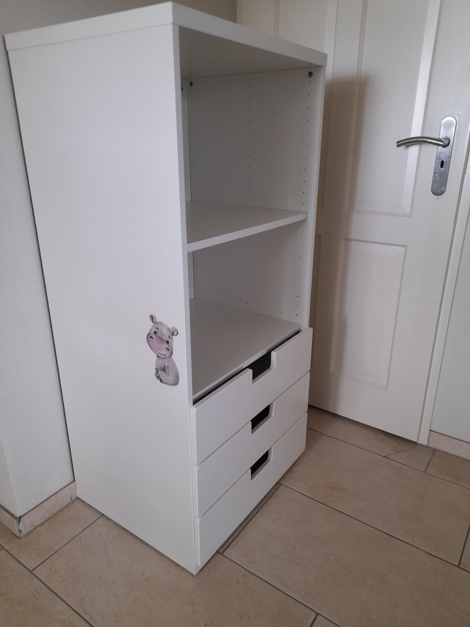 Kastje met 3 laden en 1 plank (in goede staat ) 50 x 60 x 129H