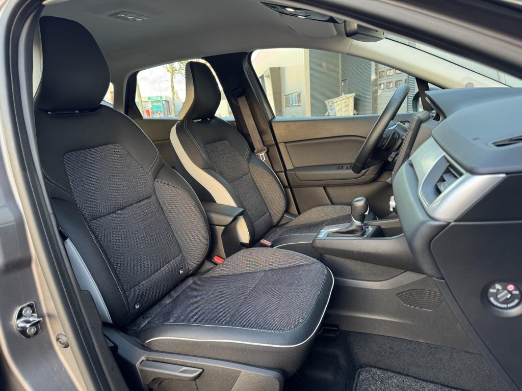 Renault Captur 1.3 tce 140 intens automaat, trekhaak!