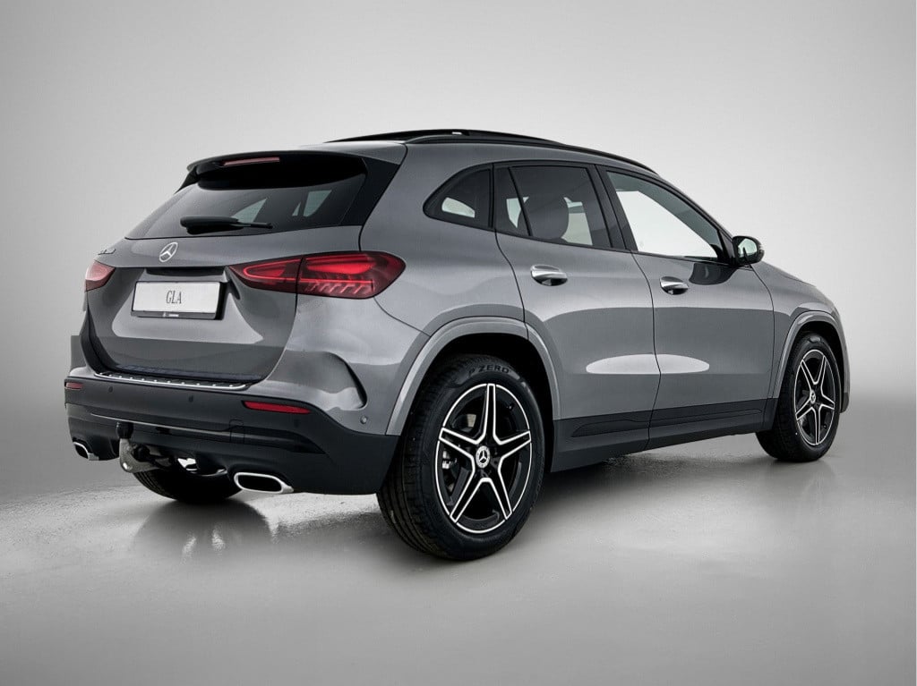 Mercedes-Benz Gla-klasse 180 business solution amg | nightpakket | trekhaak