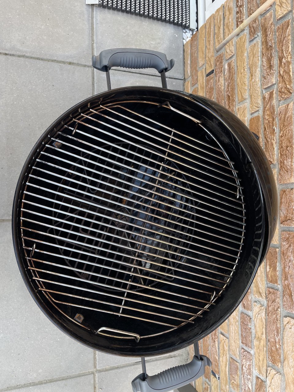 Weber master touch bbq, met Weber brikettenstarter set