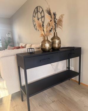 Zwarte industriele side table