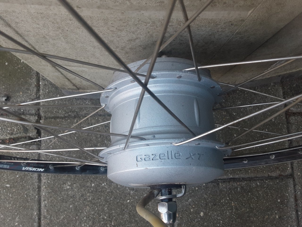 Gazelle elektrische 28 inch voorwiel met , 5 gaats stekker,velgrem