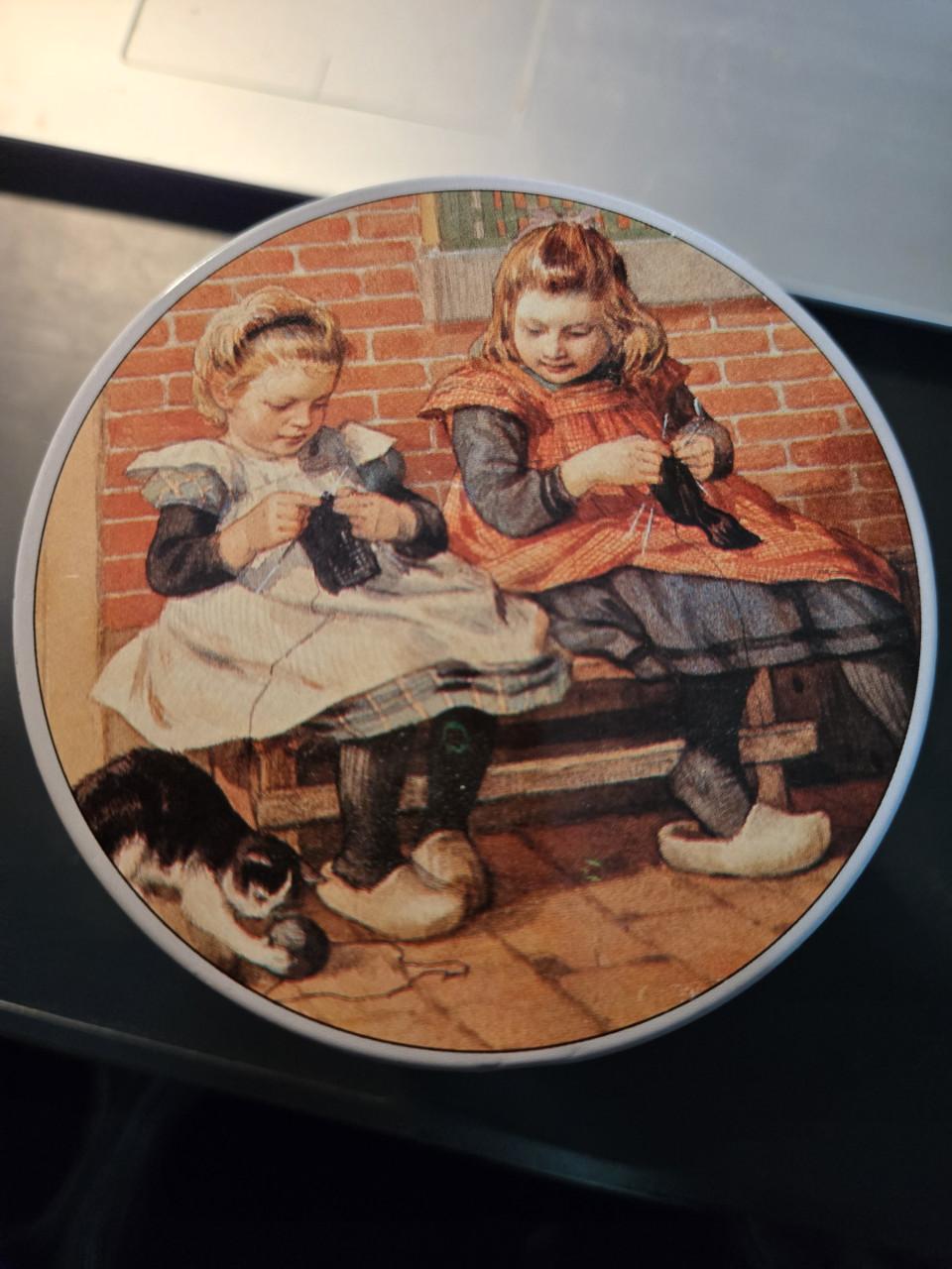Nostalgisch, vintage blik van Ot en Sien,Hoogte 12.5 cm Ø 10 cm