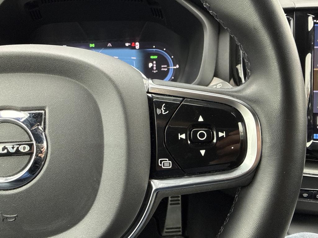 Volvo XC60 2.0 t6 plug-in hybrid awd plus dark r-design | pano | stoelverw.