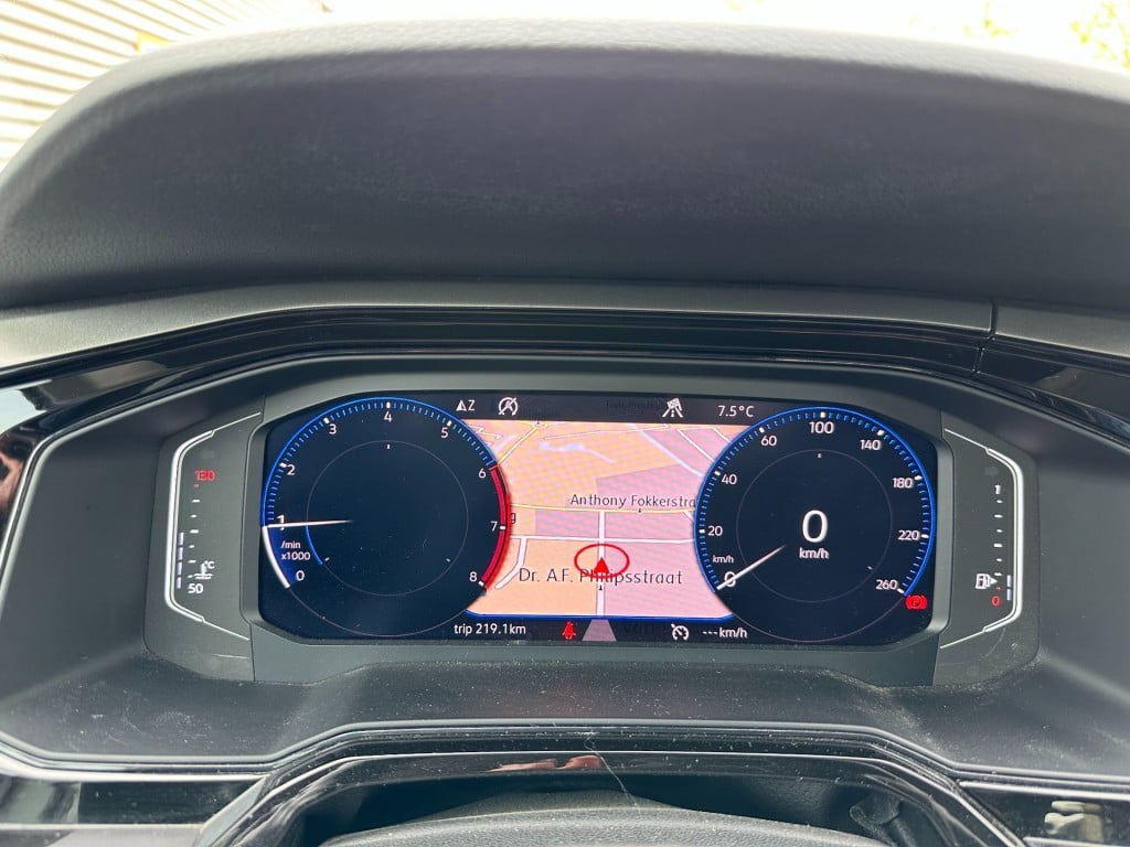 Volkswagen Polo 1.0 tsi comfortline business r-line camera virtual cockpit 