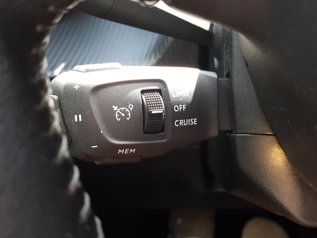 Peugeot 208 allure 1.2 pt-100pk navigatie | 3d-cockpit | apple carplay&andr