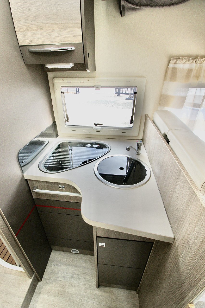Challenger Genesis 288EB(Queensbed + Hefbed)