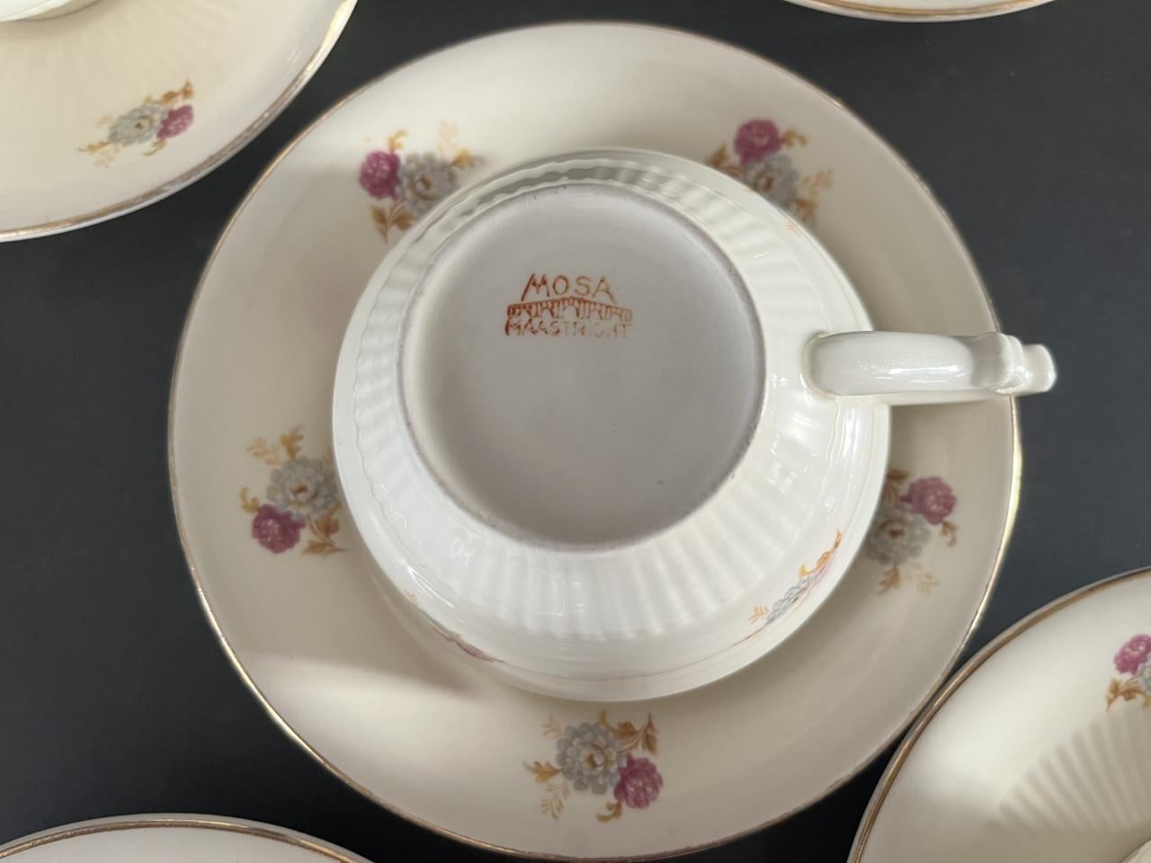 Vintage theekopjes met schotels merk Moza