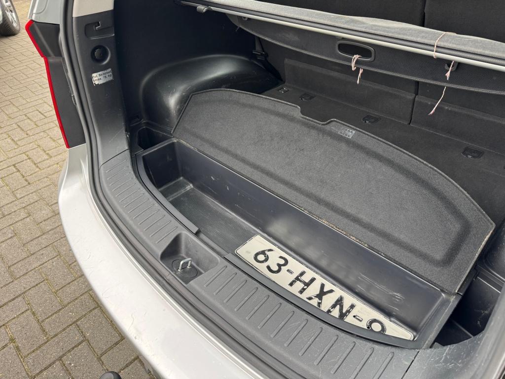 Kia Carens 2.0 cvvt x-tra * airco * trekhaak * apk tot 07-10-2027