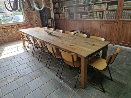 Stamtafel 360 cm met 14 stoelen